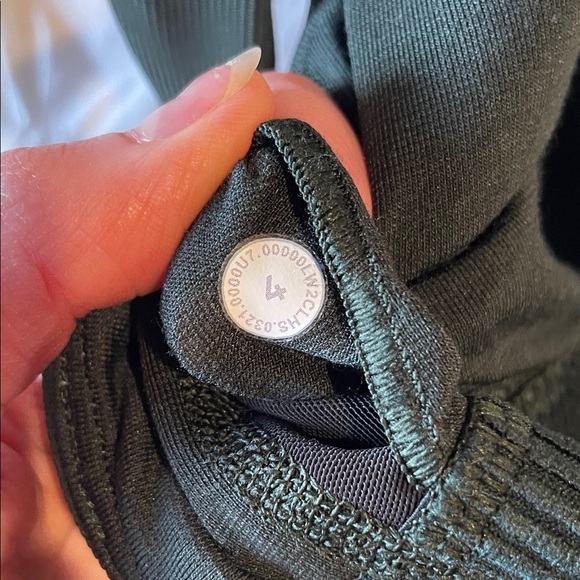 Ribbed Square-Neck Dark Green Lulu bra🦚 - Picture 4 of 4